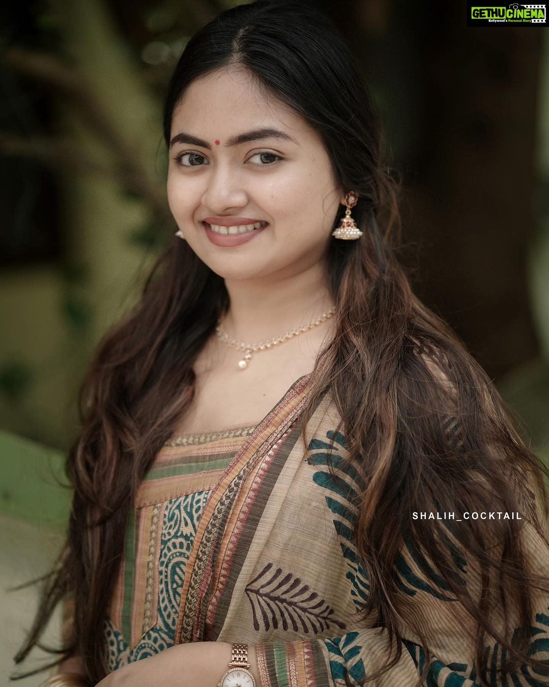 Shaalin Zoya Instagram - നിന്നെ കാണാതെ കാണാതെ ഞാനലഞ്ഞു നീയെന്നാത്മാവിന്നുള്ളിൽ മയങ്ങീ.. 💞