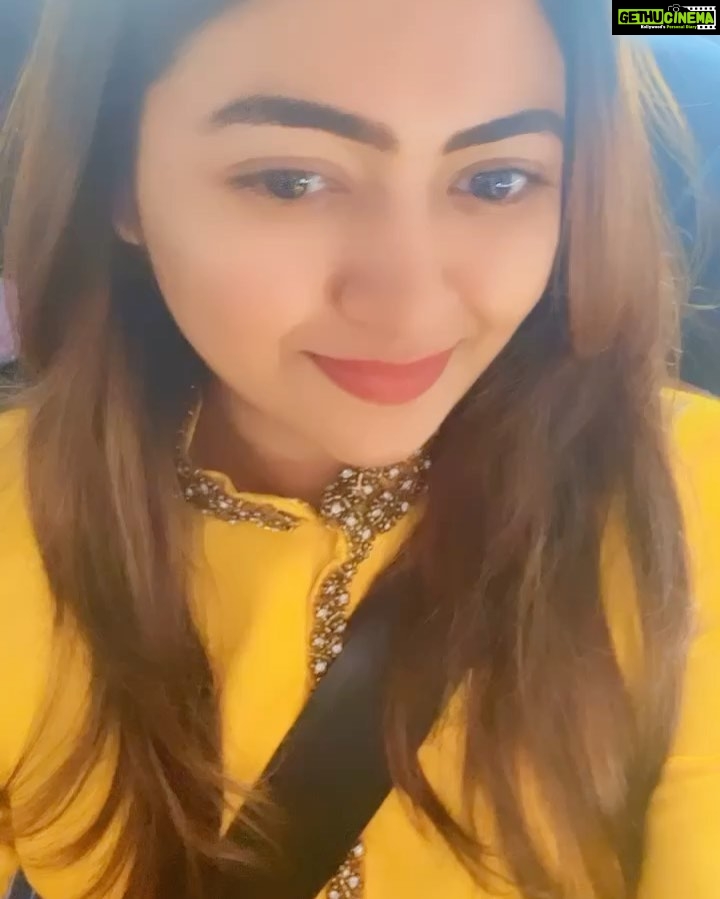 Shaalin Zoya Instagram - stealing clothes from mom’s wardrobe is always a good idea. 💡 #itsallyellow Cochin, Kerala