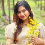 Shaalin Zoya Instagram - എല്ലാ പ്രിയപ്പെട്ടവർക്കും ഹൃദയം നിറഞ്ഞ വിഷു ആശംസകൾ 🌼 Kannur,kerala