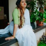 Shaalin Zoya Instagram - അന്നുകണ്ട നീയാരോ ഇന്നുകണ്ട നീയാരോ എല്ലാമെല്ലാം കാലത്തിൻ ഇന്ദ്രജാലങ്ങൾ.. 🍃 📸 @jaseel.azeez