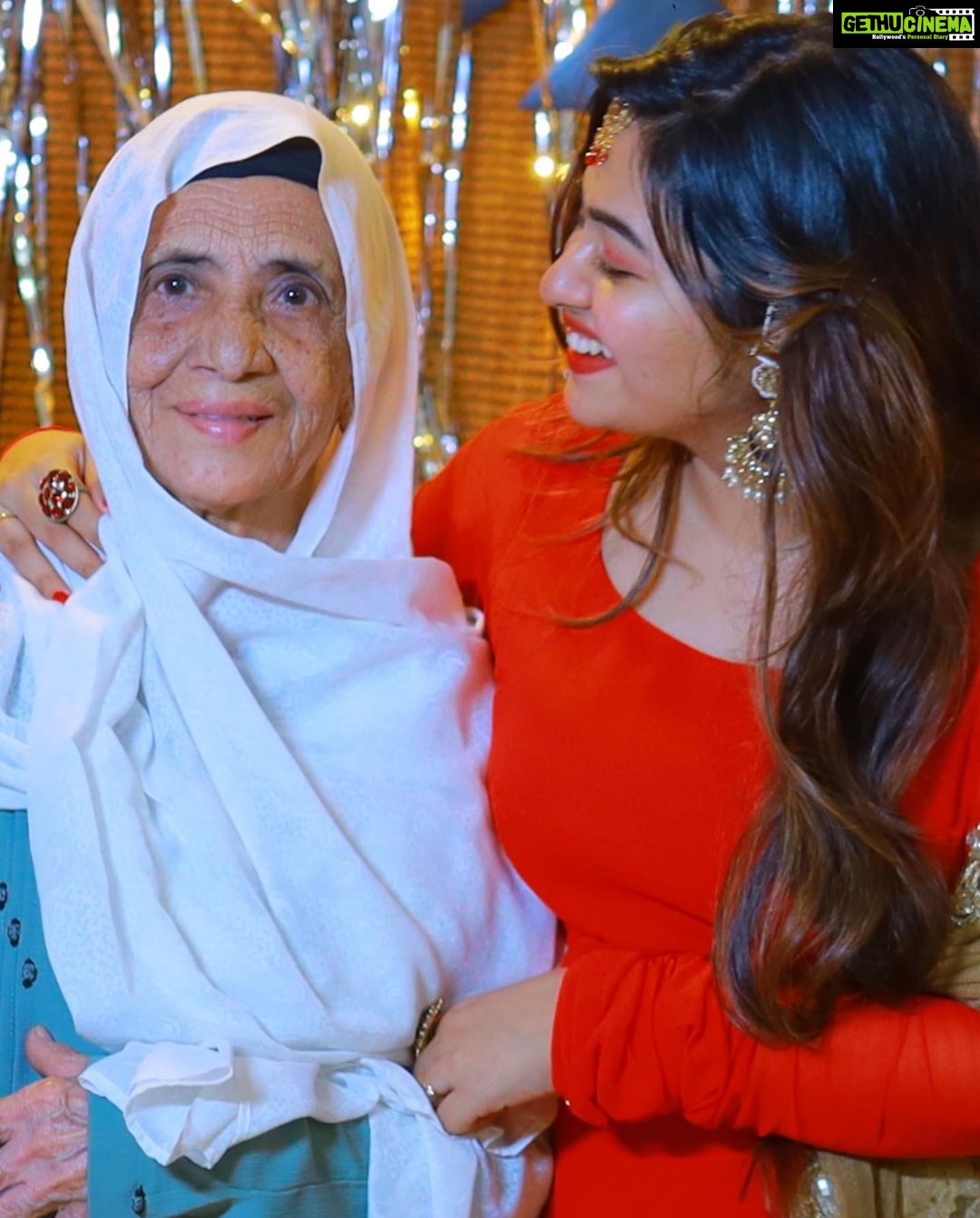 Shaalin Zoya Instagram - Umma 😘 Grandmas are the best. Yes I call my grandma umma ❤️