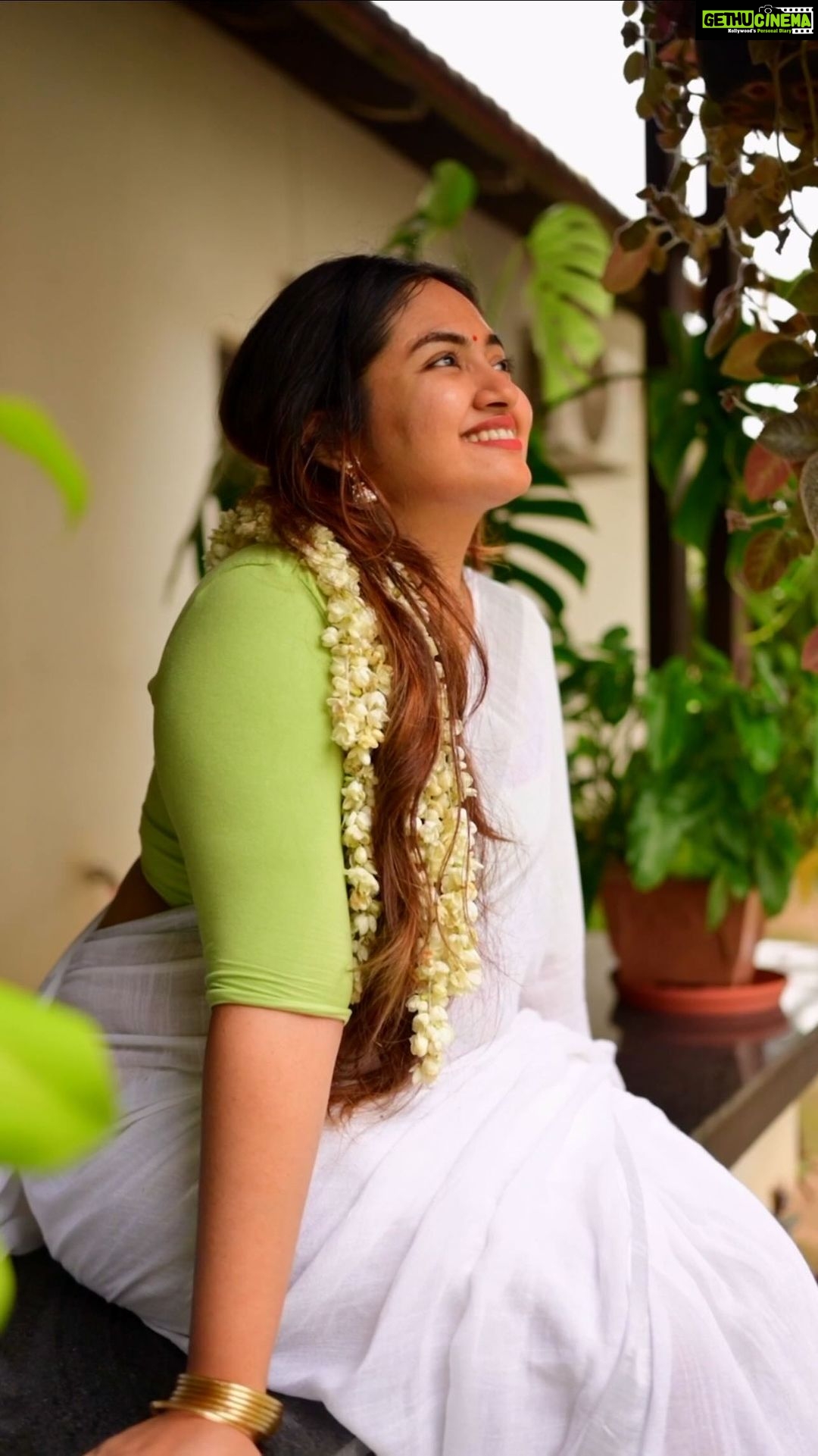 Shaalin Zoya Instagram - What’s your favourite thing about Onam!? 🌼 #eastern #athampathumperfectakkam #onam #onam2023 #onamreels #onamspecial #onamsong #perfecttastepartner #perfect #perfecttaste #perfectcolour #perfectsmell