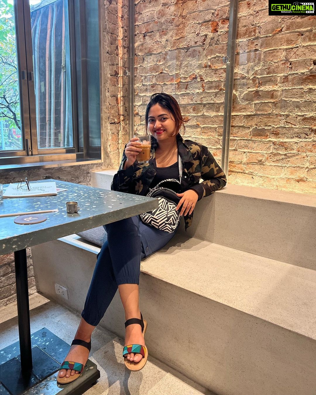 Shaalin Zoya Instagram - woke up early today. I had fixed my mind to go to this cafe in the morning. When I stepped out of my hostel it was raining. but I bought a raincoat and decided to walk anyway instead of staying back. I did messed up the routes as I was out of internet connection. I did saw so many pretty cafes here and there but I badly wanted to find the one which I fixed my mind on. aaaand when I finally found the place, I stood out for a moment gave silent claps for myself! you did it girl! The Running Bean
