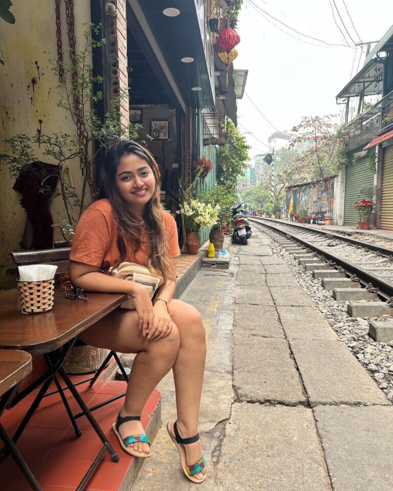 Shaalin Zoya Instagram - My best friend @_sana.banu_ decided to give me an early birthday gift. Ticket to vietnam🇻🇳 so here I’m! and of course solotrip! Hanoi Train Street