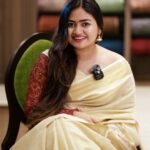 Shaalin Zoya Instagram - ഈ ഓണത്തിന് തൃപ്പൂണിത്തുറ മൂവാറ്റുപുഴ സീമാസിൽ നിന്നും പർച്ചേസ് ചെയ്യൂ ഓരോ ആയിരം രൂപയുടെ പർച്ചേസിനും ഉറപ്പായ സമ്മാനങ്ങളും 1+1 ഓഫറുകളും കൂടാതെ വീഡിയോ കാണുന്നവർക്ക് 50 ഓട്ടോ ഷർട്ടോ രാംസൺസ് സെറ്റ് സാരിയോ സൗജന്യമായി നേടാൻ അവസരവും 🎥 @amalputhuppadyoffical