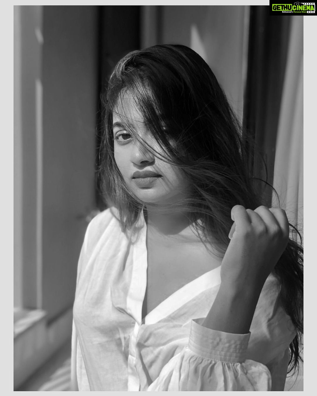 Shaalin Zoya Instagram - I’ll carry you. You’ll carry me That’s how it could be Don’t you know me? Don’t you know me by now?