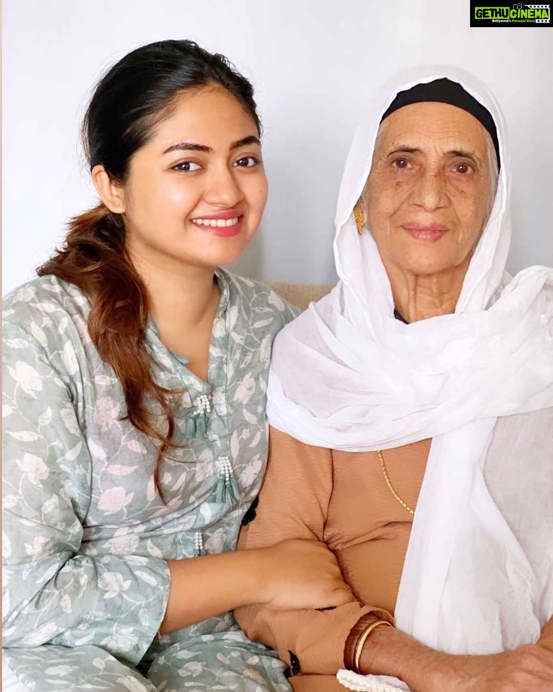 Shaalin Zoya Instagram - ഉമ്മ & പേരക്കുട്ടി ❤️