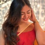 Shaalin Zoya Instagram - തനിച്ചുപാടിയ പാട്ടുകളെല്ലാം നിനക്കു ഞാനെന്റെ നൈവേദ്യമാക്കി ❤️ 📸 @amaalsaira3