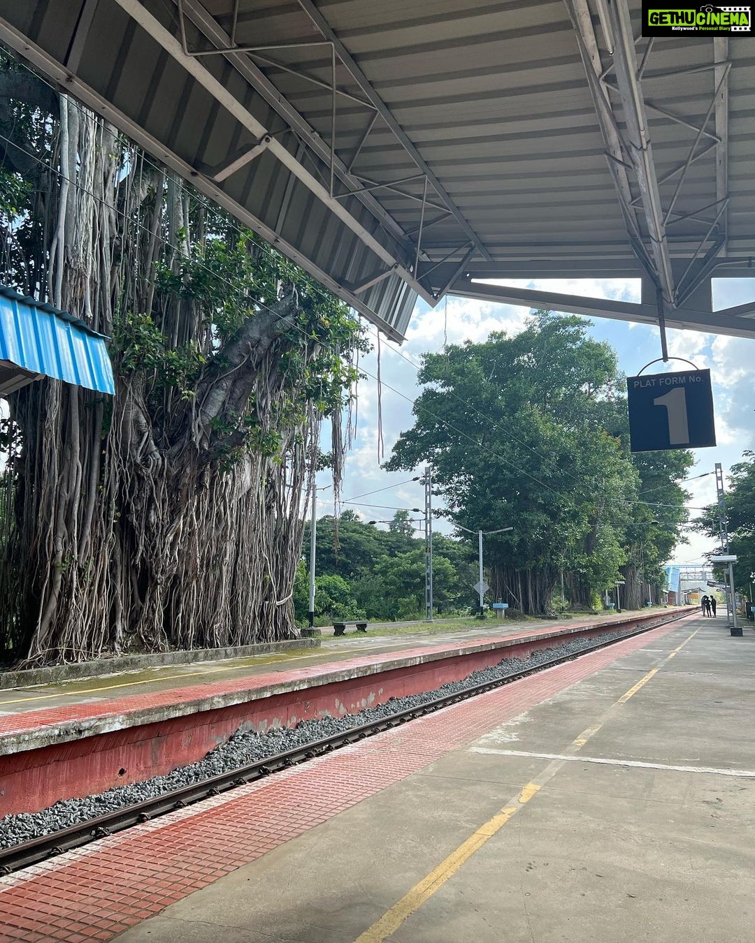 Shaalin Zoya Instagram - The people who close to me knows my love for the movie vettam and this location. The place where we saw most of the epic moments in vintage priyadarshan movies. I’m lover of vintage Malayalam movies darling. All day anyday, I will still choose ‘illathe kalyanathinu’ over anything. This place will live rentfree in my heart forever. Muthalamada railway station