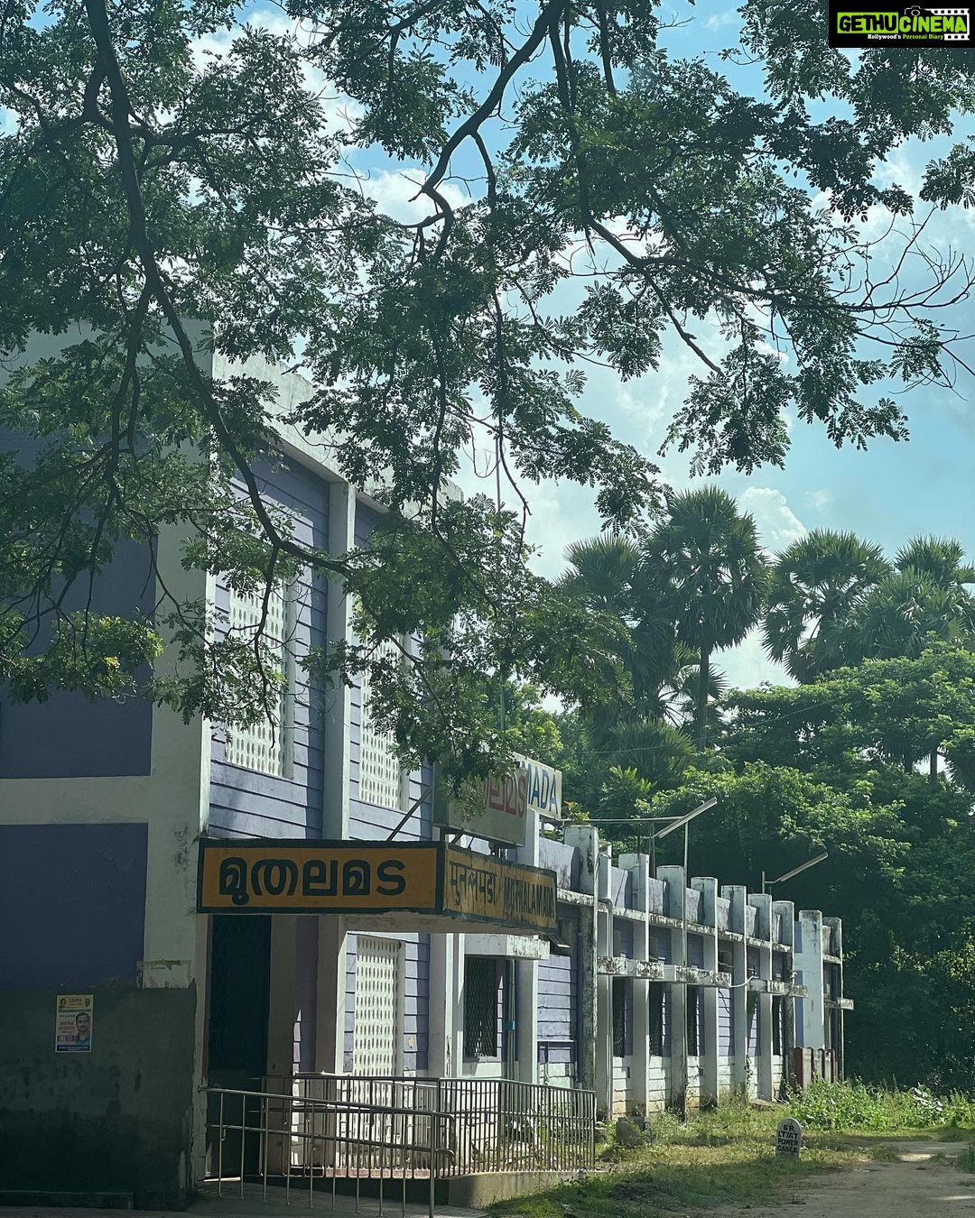 Shaalin Zoya Instagram - The people who close to me knows my love for the movie vettam and this location. The place where we saw most of the epic moments in vintage priyadarshan movies. I’m lover of vintage Malayalam movies darling. All day anyday, I will still choose ‘illathe kalyanathinu’ over anything. This place will live rentfree in my heart forever. Muthalamada railway station
