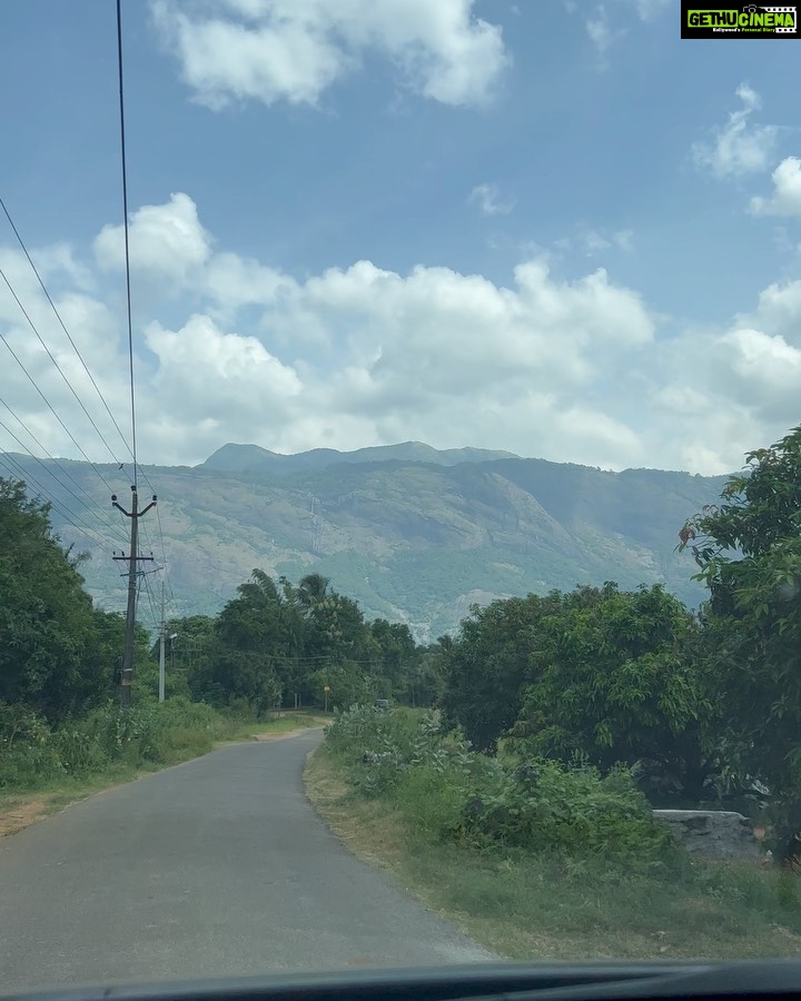 Shaalin Zoya Instagram - The people who close to me knows my love for the movie vettam and this location. The place where we saw most of the epic moments in vintage priyadarshan movies. I’m lover of vintage Malayalam movies darling. All day anyday, I will still choose ‘illathe kalyanathinu’ over anything. This place will live rentfree in my heart forever. Muthalamada railway station