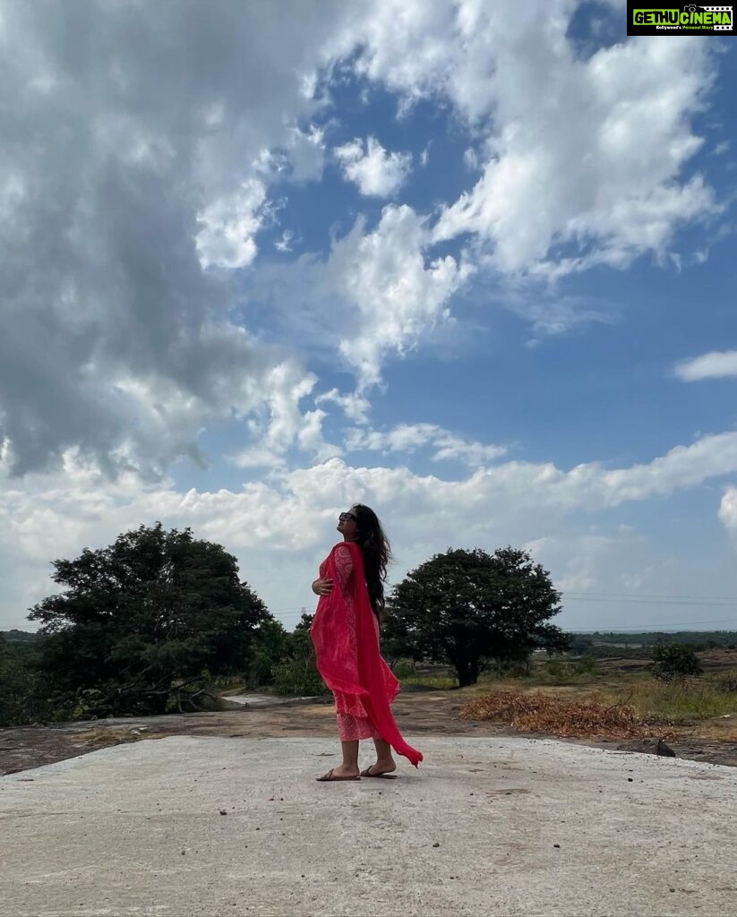 Shaalin Zoya Instagram - ഏവർക്കും ഹൃദയം നിറഞ്ഞ പുതുവത്സര ആശംസകൾ.❤️ 📸 @saraf_sabith Vellaramkunnu, India