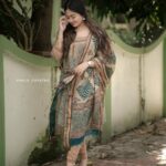 Shaalin Zoya Instagram – നിന്നെ കാണാതെ കാണാതെ ഞാനലഞ്ഞു
നീയെന്നാത്മാവിന്നുള്ളിൽ മയങ്ങീ.. 💞