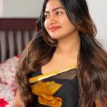 Shaalin Zoya Instagram - Ippozhuthae ennodu vanthaal enna…? Oor paarka ondraga sendraal enna 🦋 📸 @amaalsaira3