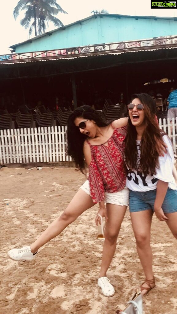 Shafaq Naaz Instagram - Unplanned day turned out to be the best day♥️😂 P.s - we just followed our hearts, which took us to 10 different places 😂 @krutikaim ♥️♥️