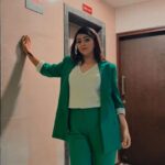 Shafaq Naaz Instagram - Bhaisahab it took me like 10 retakes to get this reel right Kaise kr lete hai sab log ye sab😅 But anyways I did it Make up and hair - @rouge_makeovers