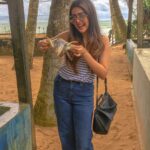 Shafaq Naaz Instagram – I don’t know if I was getting scared of them or they were getting scared of me!! Whatever that was, it was very awkward 🤦🏻‍♀️ 
Anyways enjoy the embarrassment Sri Lanka