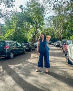 Shafaq Naaz Instagram - vivre au jour le jour ✨

Stylist: @shrutiyamganti0218 
Makeup & Hair: @rouge_makeovers 
Outfit: @blamblack_clothing 
Team: @greenlight__media