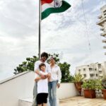 Shah Rukh Khan Instagram - Now the little one has made it a tradition. Hoisting of our beloved Tricolour and wishing everyone Happy Independence Day. Love to all and may our country, India prosper and all of us with it.