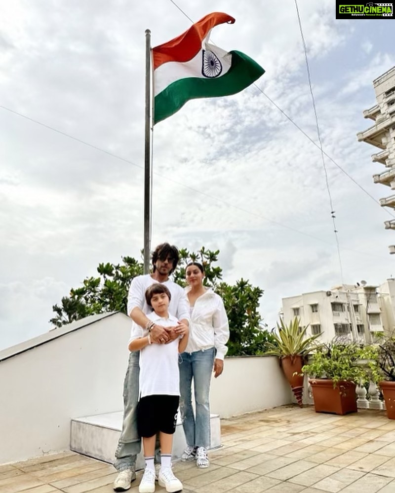 Shah Rukh Khan Instagram - Now the little one has made it a tradition. Hoisting of our beloved Tricolour and wishing everyone Happy Independence Day. Love to all and may our country, India prosper and all of us with it.