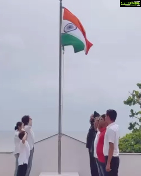 Shah Rukh Khan Instagram - Now the little one has made it a tradition. Hoisting of our beloved Tricolour and wishing everyone Happy Independence Day. Love to all and may our country, India prosper and all of us with it.
