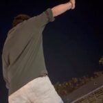 Shah Rukh Khan Instagram - Thank you for a lovely Sunday evening… sorry but I hope ki laal gaadi waalon ne apni kursi ki peti baandh li thhi. Book your tickets to #Pathaan and I will see you there next… https://m.paytm.me/pathaan https://bookmy.show/Pathaan