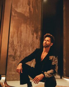 Shahid Kapoor Instagram - ROAR 

Shot by: @mayank_mudnaney 
Makeup: @james_gladwin_ 
Makeup assistant: @mahendra.kanojia 
Hair by: @aalimhakim
Hair assistant: @shahrukhshaikh9519 
Outfit: @gauravguptaofficial 
Style by: @theanisha 
Dressman: @thebombaydressman 
Managed by: @chanchal_dsouza 
Digital agency: @59thparallel 
Security: @parvez_pzee