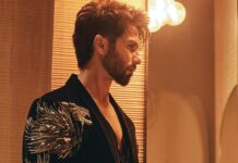 Shahid Kapoor Instagram - ROAR Shot by: @mayank_mudnaney Makeup: @james_gladwin_ Makeup assistant: @mahendra.kanojia Hair by: @aalimhakim Hair assistant: @shahrukhshaikh9519 Outfit: @gauravguptaofficial Style by: @theanisha Dressman: @thebombaydressman Managed by: @chanchal_dsouza Digital agency: @59thparallel Security: @parvez_pzee