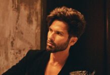 Shahid Kapoor Instagram - ROAR Shot by: @mayank_mudnaney Makeup: @james_gladwin_ Makeup assistant: @mahendra.kanojia Hair by: @aalimhakim Hair assistant: @shahrukhshaikh9519 Outfit: @gauravguptaofficial Style by: @theanisha Dressman: @thebombaydressman Managed by: @chanchal_dsouza Digital agency: @59thparallel Security: @parvez_pzee