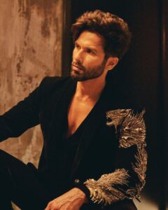 Shahid Kapoor Instagram - ROAR Shot by: @mayank_mudnaney Makeup: @james_gladwin_ Makeup assistant: @mahendra.kanojia Hair by: @aalimhakim Hair assistant: @shahrukhshaikh9519 Outfit: @gauravguptaofficial Style by: @theanisha Dressman: @thebombaydressman Managed by: @chanchal_dsouza Digital agency: @59thparallel Security: @parvez_pzee