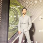 Shahid Kapoor Instagram – That’s all you get to see here.. show toh @primevideoin par hi dekhna padega 😂 
#Farzi now streaming ✌🏼