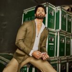 Shahid Kapoor Instagram – White collar criminal 😎

Shot by: @mayank_mudnaney 
Makeup: @james_gladwin_ 
Makeup assistant: @mahendra.kanojia 
Hair by: @aalimhakim
Hair assistant: @shahrukhshaikh9519
Outfit: @ashay.newdelhi 
Style by: @theanisha 
Dress team: @thebombaydressman 
Managed by: @chanchal_dsouza 
Digital agency: @59thparallel 
Security: @parvez_pzee