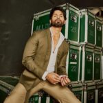 Shahid Kapoor Instagram - White collar criminal 😎 Shot by: @mayank_mudnaney Makeup: @james_gladwin_ Makeup assistant: @mahendra.kanojia Hair by: @aalimhakim Hair assistant: @shahrukhshaikh9519 Outfit: @ashay.newdelhi Style by: @theanisha Dress team: @thebombaydressman Managed by: @chanchal_dsouza Digital agency: @59thparallel Security: @parvez_pzee