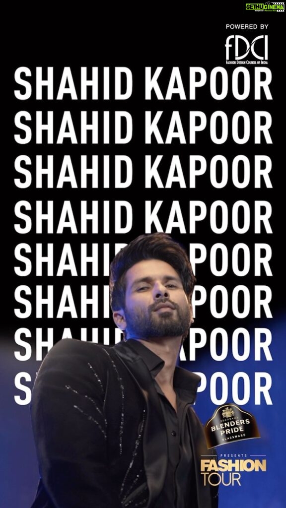 Shahid Kapoor Instagram - Elegance elevated. Rocked this all black look by @falgunishanepeacockindia at #BlendersPrideGlasswareFashionTour2022, powered by @fdciofficial. #BlendersPrideGlasswareFashionTour #BlendersPride #MadeOfPride #MyLifeMyPride #FDCI #Collaboration