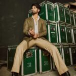 Shahid Kapoor Instagram - White collar criminal 😎 Shot by: @mayank_mudnaney Makeup: @james_gladwin_ Makeup assistant: @mahendra.kanojia Hair by: @aalimhakim Hair assistant: @shahrukhshaikh9519 Outfit: @ashay.newdelhi Style by: @theanisha Dress team: @thebombaydressman Managed by: @chanchal_dsouza Digital agency: @59thparallel Security: @parvez_pzee