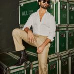 Shahid Kapoor Instagram – White collar criminal 😎

Shot by: @mayank_mudnaney 
Makeup: @james_gladwin_ 
Makeup assistant: @mahendra.kanojia 
Hair by: @aalimhakim
Hair assistant: @shahrukhshaikh9519
Outfit: @ashay.newdelhi 
Style by: @theanisha 
Dress team: @thebombaydressman 
Managed by: @chanchal_dsouza 
Digital agency: @59thparallel 
Security: @parvez_pzee