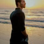 Shahid Kapoor Instagram - ☀️ aur Sunny Shot by: @mayank_mudnaney Makeup: @james_gladwin_ Makeup assistant: @mahendra.kanojia Hair by: @aalimhakim Hair assistant: @shahrukhshaikh9519 Outfit: @divyammehta Style by: @theanisha Dress team: @thebombaydressman Managed by: @chanchal_dsouza Digital agency: @59thparallel Security: @parvez_pzee