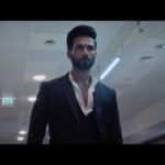 Shahid Kapoor Instagram - One hell of a BLOODY night… Trailer out now! #BloodyDaddy Watch #BloodyDaddyOnJioCinema, streaming free on 9th June! @aliabbaszafar @ihimanshumehra #JyotiDeshpande @sunirkheterpal @gauravbose_vermillion @officialjiostudios @officialjiocinema @aazfilms @offsideent @thevermillionworld @dianapenty @sanjaykapoor2500 @ronitboseroy @simplyrajeev @vivanbhathena_official @zeishanquadri83 @ankurbhatia @mukeshsbhatt @iamsartaajkakkar @thewriterbasu @siddharthgarima @timesmusichub