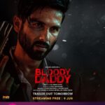 Shahid Kapoor Instagram - It's about to get really BLOODY! #BloodyDaddy Trailer out TOMORROW! 😎 #BloodyDaddyOnJioCinema on 9th June. @aliabbaszafar @ihimanshumehra #JyotiDeshpande @sunirkheterpal @gauravbose_vermillion @officialjiostudios @officialjiocinema @aazfilms @offsideent @thevermillionworld @dianapenty @sanjaykapoor2500 @ronitboseroy @simplyrajeev @vivanbhathena_official @zeishanquadri83 @ankurbhatia @mukeshsbhatt @iamsartaajkakkar @thewriterbasu @siddharthgarima @timesmusichub