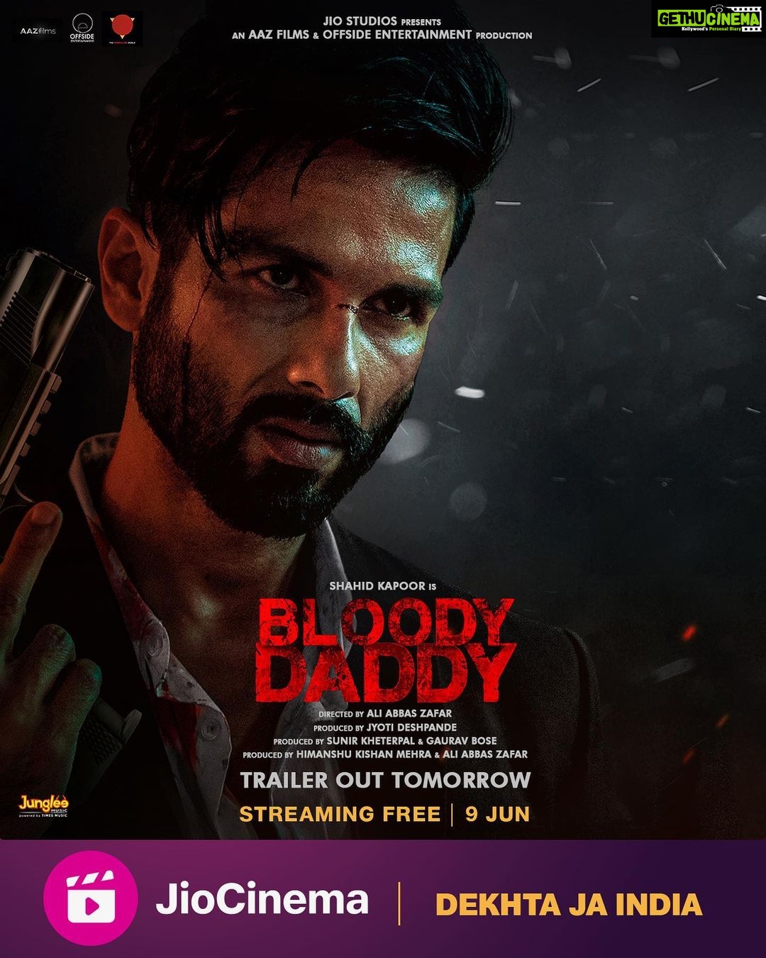 Shahid Kapoor Instagram - It's about to get really BLOODY! #BloodyDaddy Trailer out TOMORROW! ๐ #BloodyDaddyOnJioCinema on 9th June. @aliabbaszafar @ihimanshumehra #JyotiDeshpande @sunirkheterpal @gauravbose_vermillion @officialjiostudios @officialjiocinema @aazfilms @offsideent @thevermillionworld @dianapenty @sanjaykapoor2500 @ronitboseroy @simplyrajeev @vivanbhathena_official @zeishanquadri83 @ankurbhatia @mukeshsbhatt @iamsartaajkakkar @thewriterbasu @siddharthgarima @timesmusichub