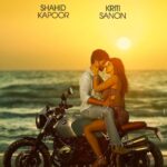 Shahid Kapoor Instagram - It’s a film wrap 💥 @kritisanon @maddockfilms @officialjiostudios @aapkadharam #DimpleKapadia @real.amitjoshi @i_aradhana_ #DineshVijan #JyotiDeshpande @laxman.utekar @sharadakarki @pvijan