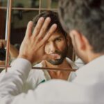 Shahid Kapoor Instagram - Mirror mirror on the wall who’s the FARZIEST of them all Shot by: @mayank_mudnaney Makeup: @james_gladwin_ Makeup assistant: @mahendra.kanojia Hair by: @aalimhakim Hair assistant: @shahrukhshaikh9519 Outfit: @ashay.newdelhi Style by: @theanisha Dress team: @thebombaydressman Managed by: @chanchal_dsouza Digital agency: @59thparallel Security: @parvez_pzee