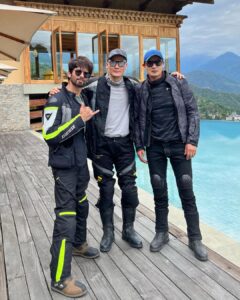 Shahid Kapoor Instagram - Awakened all my senses at the amazing Six Senses properties in Bhutan. Impeccable service. 
And what  a beautiful country 🫶🏽 Phenomenal experience.

@sixsensesbhutan 
#SixSensesThimphu #PunakhaValley
