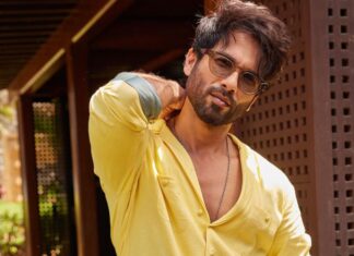 Shahid Kapoor Instagram - BLOODY sunny ☀️ Shot by: @mayank_mudnaney Makeup: @james_gladwin_ Makeup assistant: @mahendra.kanojia Hair by: @aalimhakim Hair assistant: @shahrukhshaikh9519 Jacket: @jatinmalikcouture Style by: @theanisha Dressman: @thebombaydressman Managed by: @chanchal_dsouza Digital agency: @59thparallel Security: @parvez_pzee PR agency: @think_talkies