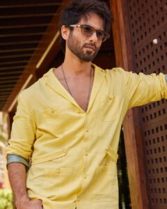 Shahid Kapoor Instagram - BLOODY sunny ☀️ 

Shot by: @mayank_mudnaney 
Makeup: @james_gladwin_ 
Makeup assistant: @mahendra.kanojia 
Hair by: @aalimhakim
Hair assistant: @shahrukhshaikh9519 
Jacket: @jatinmalikcouture 
Style by: @theanisha
Dressman: @thebombaydressman 
Managed by: @chanchal_dsouza 
Digital agency: @59thparallel 
Security: @parvez_pzee 
PR agency: @think_talkies