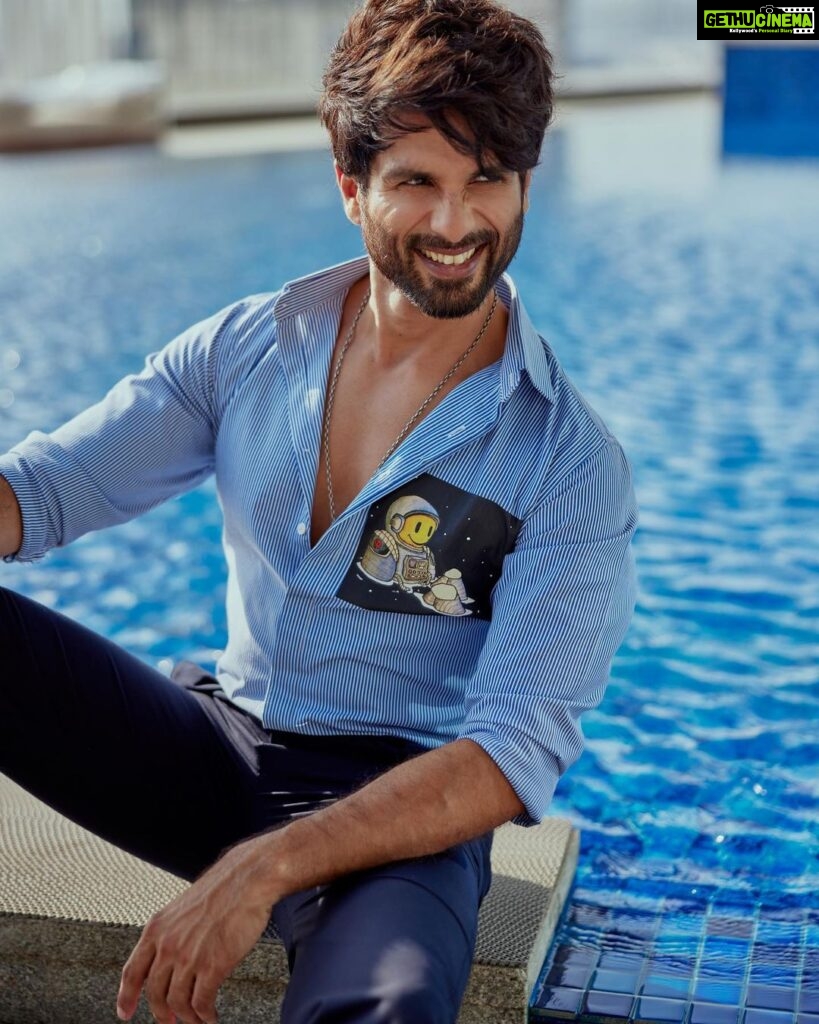 Shahid Kapoor Instagram - BLOODY pool Shot by: @mayank_mudnaney Makeup: @james_gladwin_ Makeup assistant: @mahendra.kanojia Hair by: @aalimhakim Hair assistant: @shahrukhshaikh9519 Shirt: @sahilaneja Style by: @theanisha Dressman: @thebombaydressman Managed by: @chanchal_dsouza Digital agency: @59thparallel Security: @parvez_pzee PR agency: @think_talkies