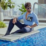 Shahid Kapoor Instagram - BLOODY pool Shot by: @mayank_mudnaney Makeup: @james_gladwin_ Makeup assistant: @mahendra.kanojia Hair by: @aalimhakim Hair assistant: @shahrukhshaikh9519 Shirt: @sahilaneja Style by: @theanisha Dressman: @thebombaydressman Managed by: @chanchal_dsouza Digital agency: @59thparallel Security: @parvez_pzee PR agency: @think_talkies