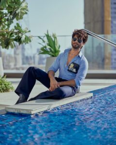 Shahid Kapoor Instagram - BLOODY pool

Shot by: @mayank_mudnaney 
Makeup: @james_gladwin_ 
Makeup assistant: @mahendra.kanojia 
Hair by: @aalimhakim
Hair assistant: @shahrukhshaikh9519 
Shirt: @sahilaneja
Style by: @theanisha
Dressman: @thebombaydressman 
Managed by: @chanchal_dsouza 
Digital agency: @59thparallel 
Security: @parvez_pzee 
PR agency: @think_talkies