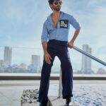 Shahid Kapoor Instagram - BLOODY pool Shot by: @mayank_mudnaney Makeup: @james_gladwin_ Makeup assistant: @mahendra.kanojia Hair by: @aalimhakim Hair assistant: @shahrukhshaikh9519 Shirt: @sahilaneja Style by: @theanisha Dressman: @thebombaydressman Managed by: @chanchal_dsouza Digital agency: @59thparallel Security: @parvez_pzee PR agency: @think_talkies