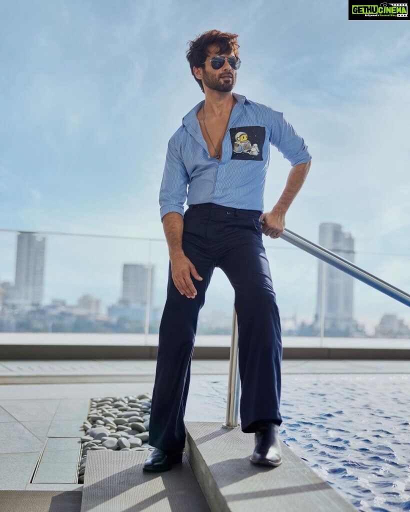 Shahid Kapoor Instagram - BLOODY pool Shot by: @mayank_mudnaney Makeup: @james_gladwin_ Makeup assistant: @mahendra.kanojia Hair by: @aalimhakim Hair assistant: @shahrukhshaikh9519 Shirt: @sahilaneja Style by: @theanisha Dressman: @thebombaydressman Managed by: @chanchal_dsouza Digital agency: @59thparallel Security: @parvez_pzee PR agency: @think_talkies